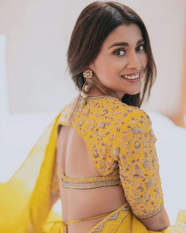 Shriya Saran Pulls Of The Vintage Fashion